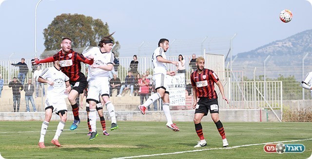 בראון נוגח (עדי מלול)